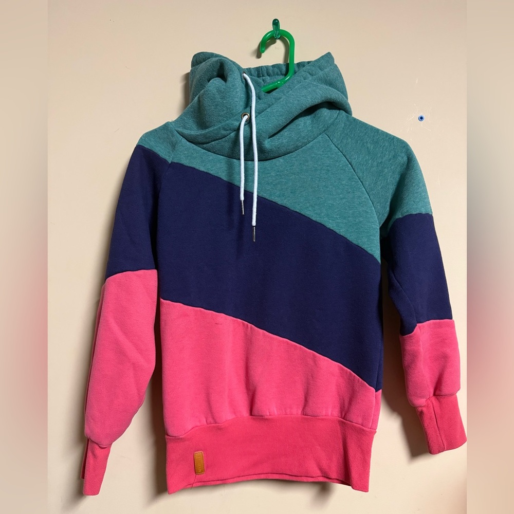 Nakitano Colorblock Hoodie
Size XS 💜💜💜